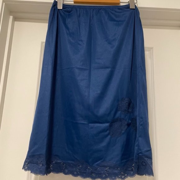 Vintage - Underskirts - various (blue, black, white, pink) - Picture 4 of 8